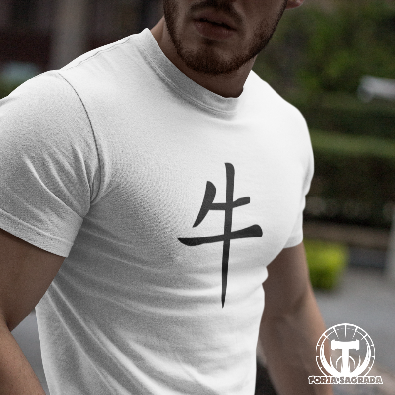 Camiseta blanca para hombre con diseño del zodiaco chino Buey, símbolo de fortaleza, determinación y perseverancia.