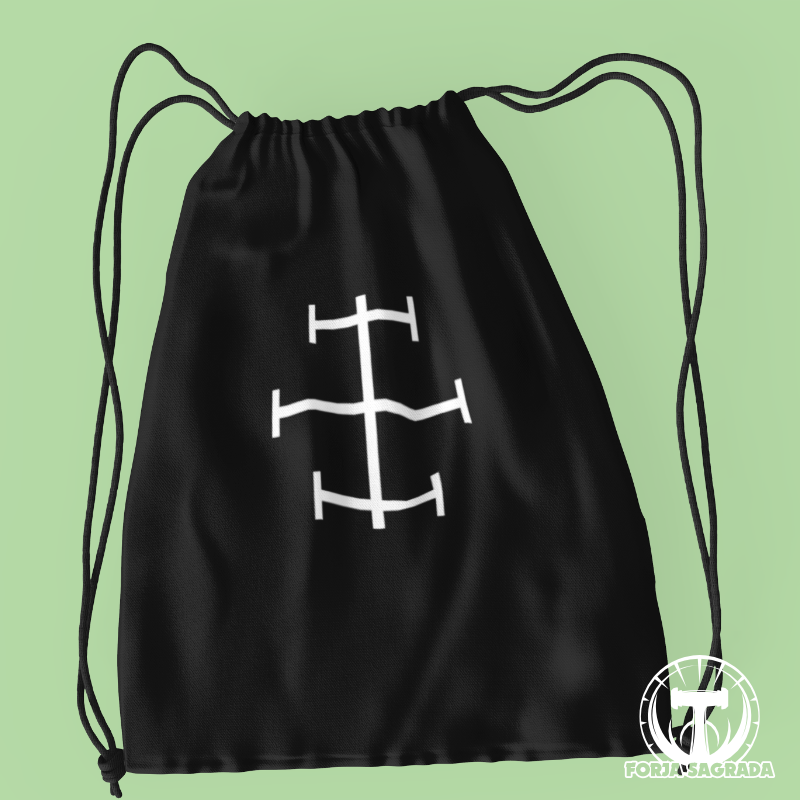 Bolsa negra de deporte con diseño vikingo de la runa Teiwaz, símbolo de enfoque y victoria.