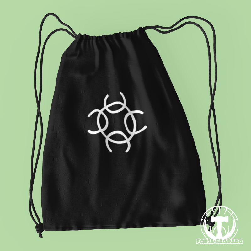 Bolsa negra de deporte con diseño vikingo de la runa Perthro, símbolo de destino, transformación y cambio interior.