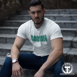Camiseta Blanca «MOON» – Estilo Clásico y Sofisticado