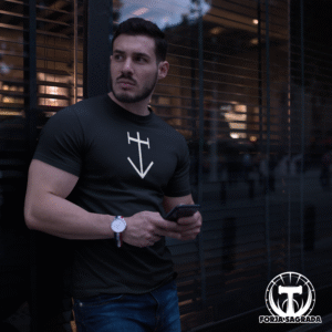 Camiseta Negra con Símbolo Rúnico «Viajes» Hombre